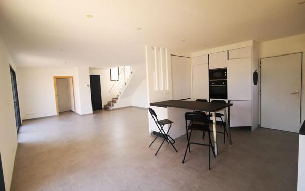 Maison à louer    5 pièces •  Tavel