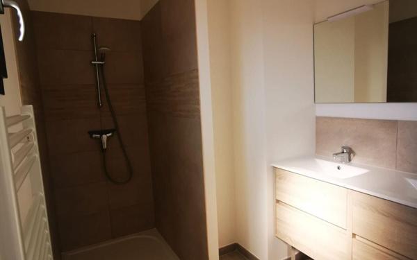 Maison à louer    5 pièces •  Tavel