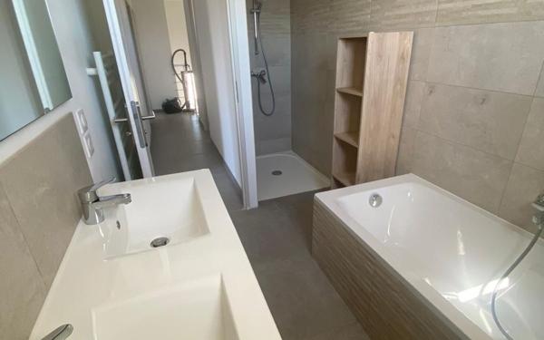 Maison à louer    5 pièces •  Tavel