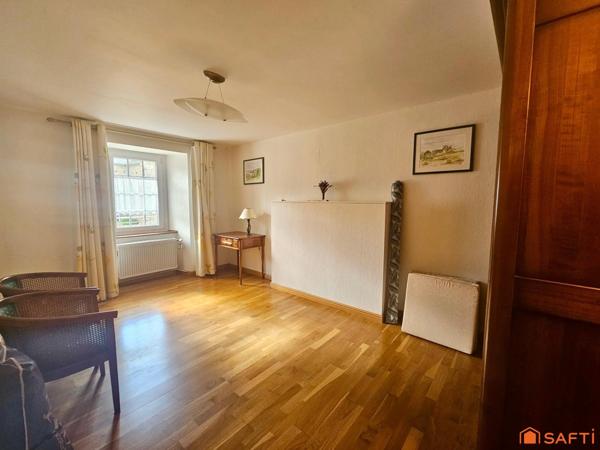 Spacieuse maison de ville en pierre à quelques minutes des plages