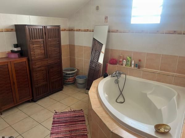 Maison familiale 132 m² – Quartier Français Sainte-Suzanne – 3 chambres – Aucun travaux