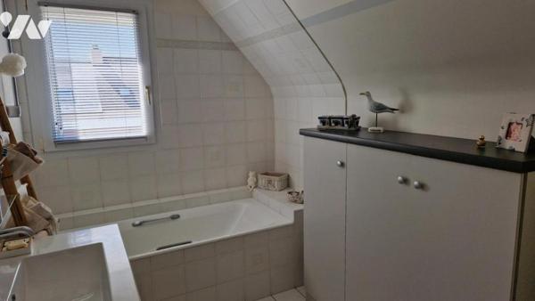 Saint Malo - Paramé - Maison contemporaine (1994) (168.5m²) en très bon état - Jardin arboré (553m²)