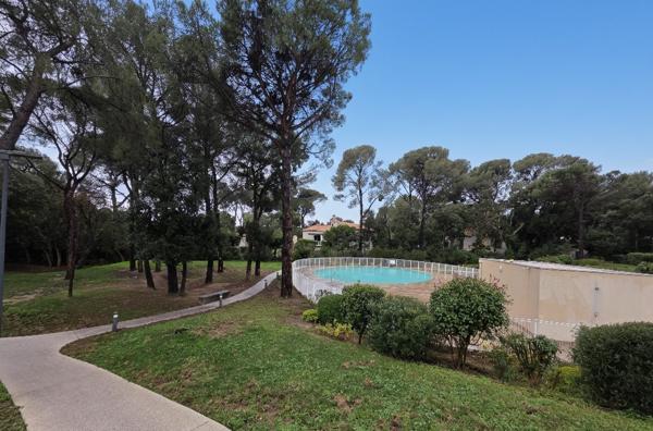 APPARTEMENT 3 PIECES TERRASSE 1 BOXE DOUBLE EN SOUS-SOL – PIERRUGUES - MANNES - CANISSONS –