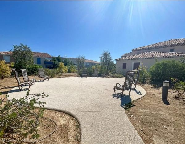 APPARTEMENT 3 PIECES TERRASSE 1 BOXE DOUBLE EN SOUS-SOL – PIERRUGUES - MANNES - CANISSONS –