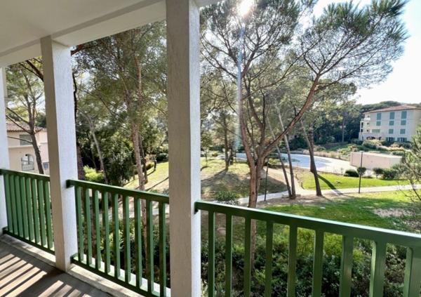 APPARTEMENT 3 PIECES TERRASSE 1 BOXE DOUBLE EN SOUS-SOL – PIERRUGUES - MANNES - CANISSONS –