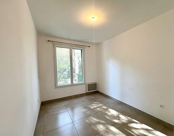 APPARTEMENT 3 PIECES TERRASSE 1 BOXE DOUBLE EN SOUS-SOL – PIERRUGUES - MANNES - CANISSONS –