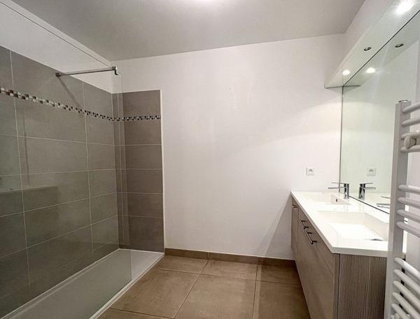 APPARTEMENT 3 PIECES TERRASSE 1 BOXE DOUBLE EN SOUS-SOL – PIERRUGUES - MANNES - CANISSONS –