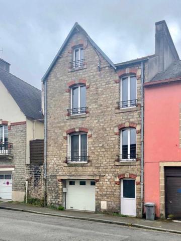 Maison années 30 à rénover avec garage et jardin (quartier Gare Quimper)
