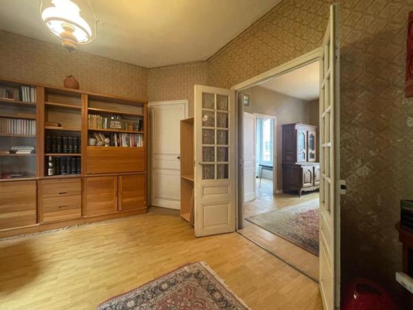 Maison années 30 à rénover avec garage et jardin (quartier Gare Quimper)