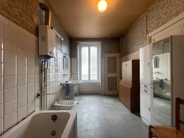 Maison années 30 à rénover avec garage et jardin (quartier Gare Quimper)