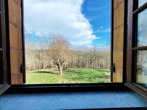 Maison Belves 8 pièce(s) 181 m2 terrain de 9017 m2