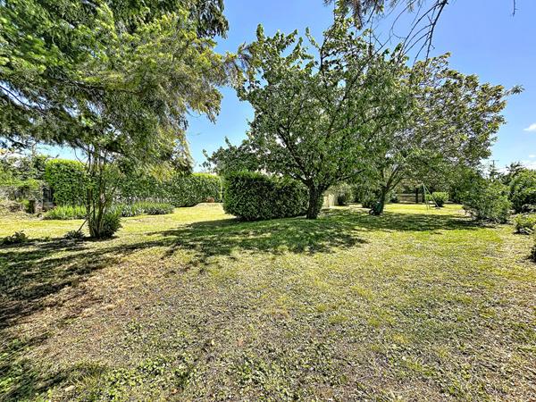 Maison Livron Sur Drome , grand terrain constructible, dependance, pas de nuisance