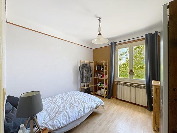 Maison Livron Sur Drome , grand terrain constructible, dependance, pas de nuisance