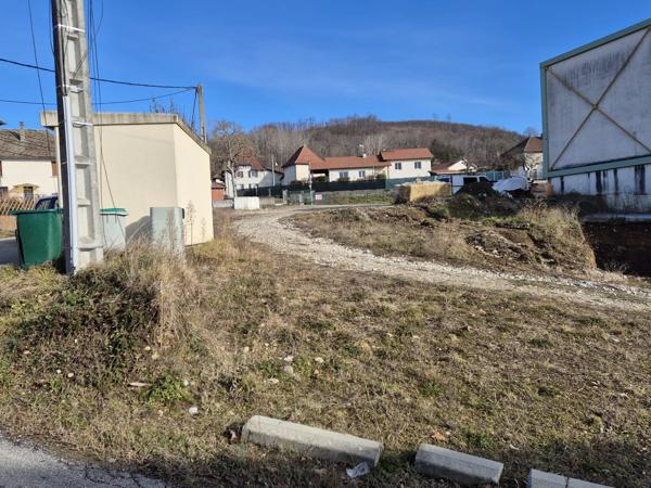 Vente                                                      Terrain
                        
                                         783 m2                     à Bévenais