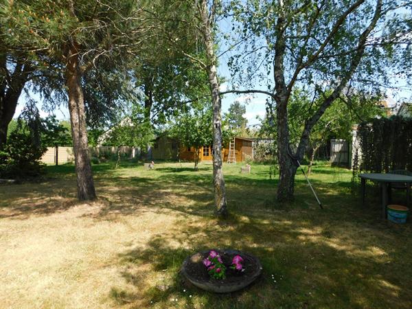 MURS-ERIGNE Terrain arboré 800 m²