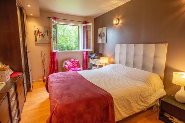 SUPERBE MAISON FAMILIALE -140 M2- 8 500 m2 de Terrain.