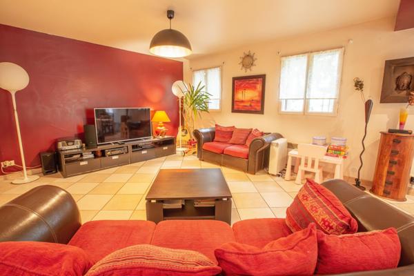 SUPERBE MAISON FAMILIALE -140 M2- 8 500 m2 de Terrain.