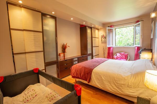 SUPERBE MAISON FAMILIALE -140 M2- 8 500 m2 de Terrain.