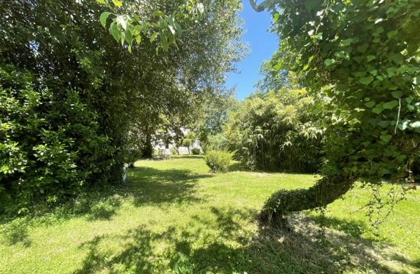 MAGNIFIQUE DOMAINE DU 18EME SUR PLUS DE 8,5 HA AVEC ETANG