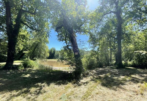 MAGNIFIQUE DOMAINE DU 18EME SUR PLUS DE 8,5 HA AVEC ETANG