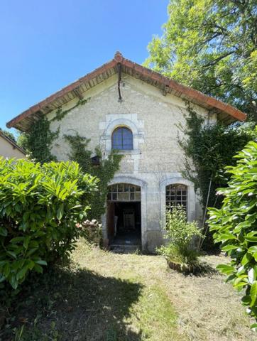 MAGNIFIQUE DOMAINE DU 18EME SUR PLUS DE 8,5 HA AVEC ETANG