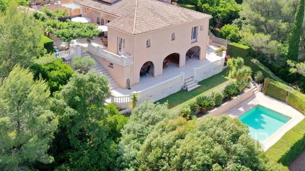 Carqueiranne – Belle demeure avec magnifiques vues