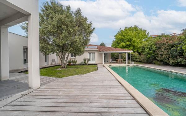 Maison à vendre    7 pièces •  Biscarrosse