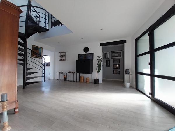 Montamisé - maison 7 pièces - 230 m2