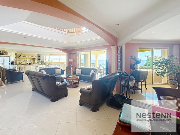 Villa vue mer panoramique dans domaine privé avec en sus terrain constructibre