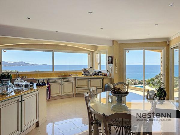 Villa vue mer panoramique dans domaine privé avec en sus terrain constructibre