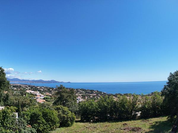 Villa vue mer panoramique dans domaine privé avec en sus terrain constructibre