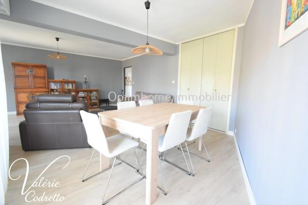 Appartement traversant 87 m² avec terrasse plein sud, parking et 2 caves – Hyères Centre 83400