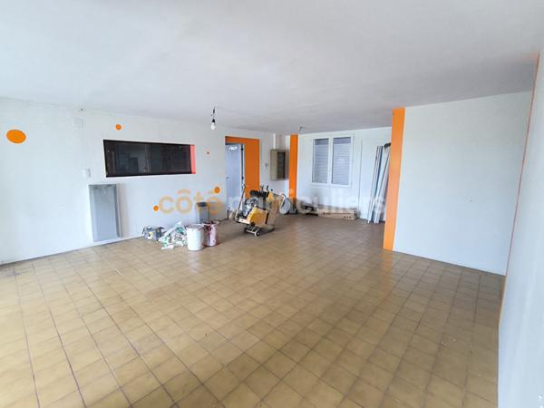 Location Local d'activité1057 m² - SAINTE GEMME LA PLAINE (85400)