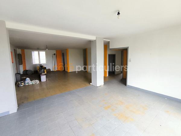 Location Local d'activité1057 m² - SAINTE GEMME LA PLAINE (85400)