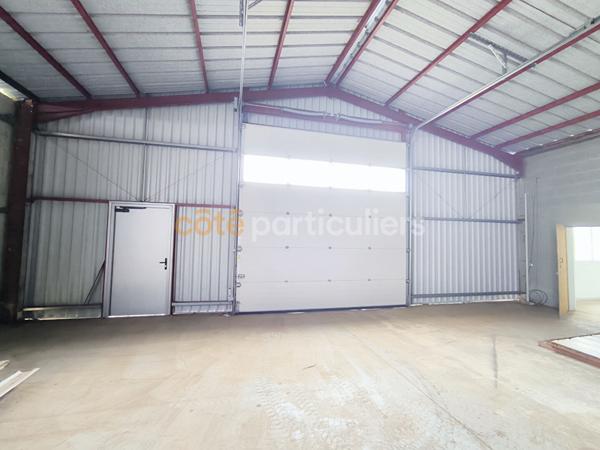 Location Local d'activité1057 m² - SAINTE GEMME LA PLAINE (85400)