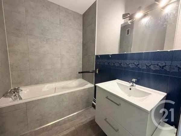 Appartement F3 à vendre  3 pièces - 60 m 2   VOIRON  - 38