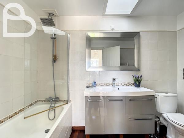 Montaigu-de-Quercy (82150) Maison quercynoise avec piscine et dépendances à Montaigu de Quercy