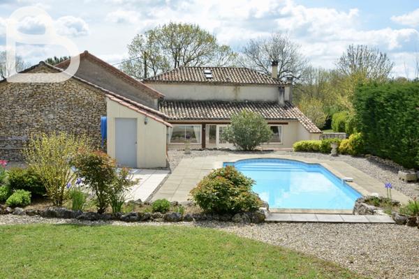 Montaigu-de-Quercy (82150) Maison quercynoise avec piscine et dépendances à Montaigu de Quercy
