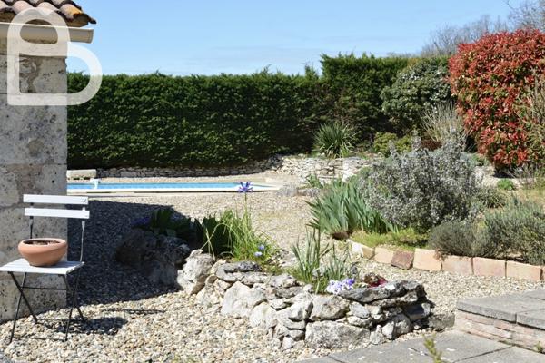 Montaigu-de-Quercy (82150) Maison quercynoise avec piscine et dépendances à Montaigu de Quercy