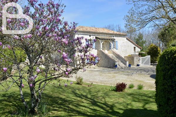Montaigu-de-Quercy (82150) Maison quercynoise avec piscine et dépendances à Montaigu de Quercy