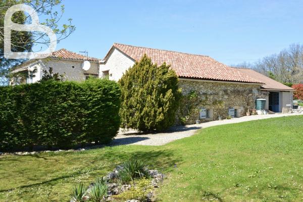 Montaigu-de-Quercy (82150) Maison quercynoise avec piscine et dépendances à Montaigu de Quercy
