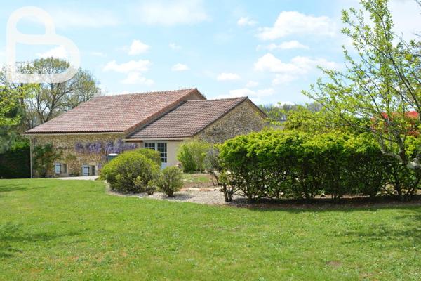Montaigu-de-Quercy (82150) Maison quercynoise avec piscine et dépendances à Montaigu de Quercy