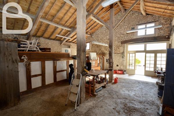 Montaigu-de-Quercy (82150) Maison quercynoise avec piscine et dépendances à Montaigu de Quercy