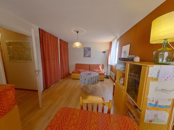 04400 ENCHASTRAYES Appartement type 2/3 - Terrasse Sud