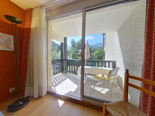 04400 ENCHASTRAYES Appartement type 2/3 - Terrasse Sud