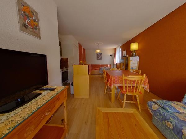 04400 ENCHASTRAYES Appartement type 2/3 - Terrasse Sud