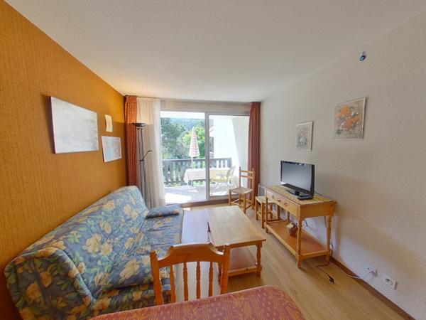 04400 ENCHASTRAYES Appartement type 2/3 - Terrasse Sud