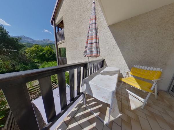 04400 ENCHASTRAYES Appartement type 2/3 - Terrasse Sud