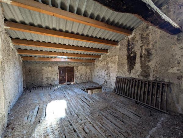 Maison de village à restaurer sur Saint Martin De Bromes 90 m2