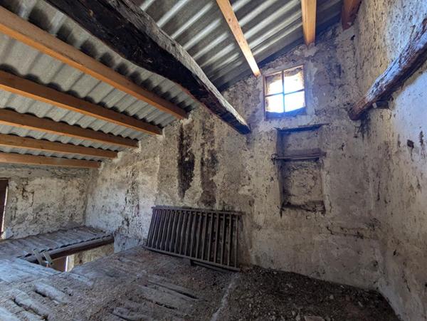 Maison de village à restaurer sur Saint Martin De Bromes 90 m2